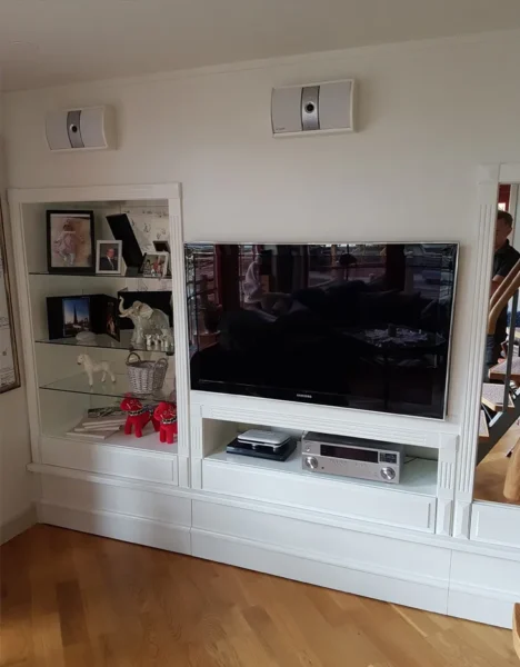 Platsbyggd TV-möbel